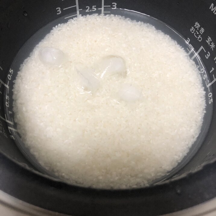 炊飯器で ご飯の炊き方 アレンジ01 レシピ 作り方 By ろーるけーき 楽天レシピ 炊飯器で ご飯の炊き方 アレンジ01 レシピ 作り方 By ろーるけーき 楽天レシピ